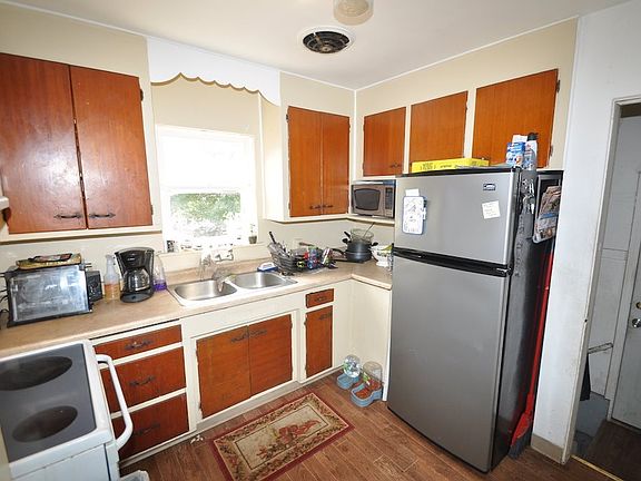 3rd image of 1628 E Rockwell Ave