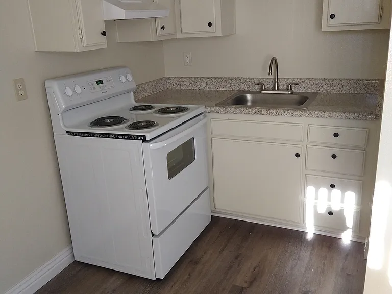 Villa Azusa Senior Apartments (55+) — Photo 6