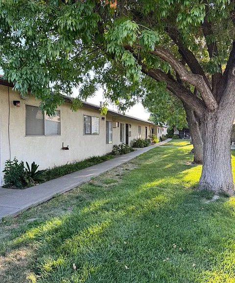1405 Eucalyptus Avenue — Photo 4