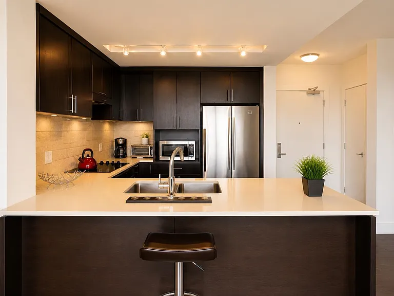 158 W 13th St #505 — Photo 10