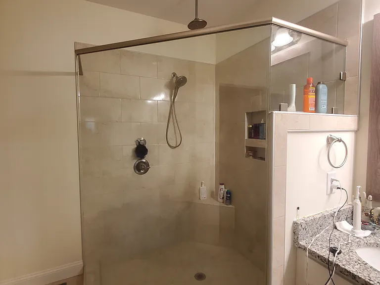 Ensuite large walk in shower
