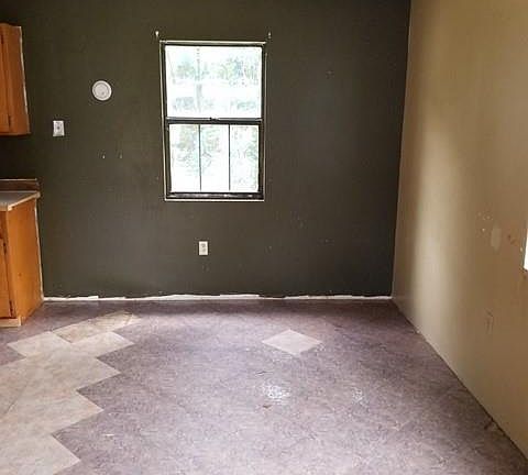 3rd image of 811 County Road 40 W