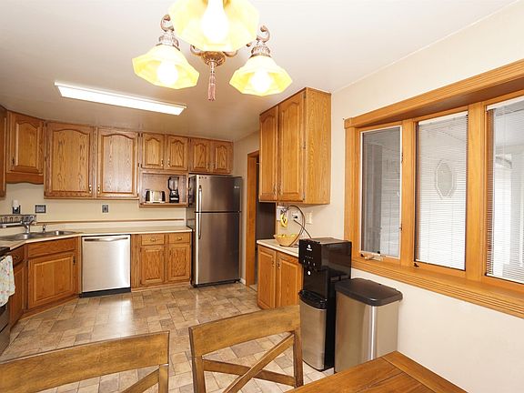 3rd image of 2609 Cayuga Trl