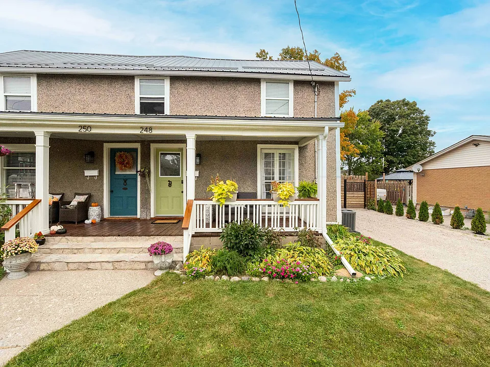 248 King St W