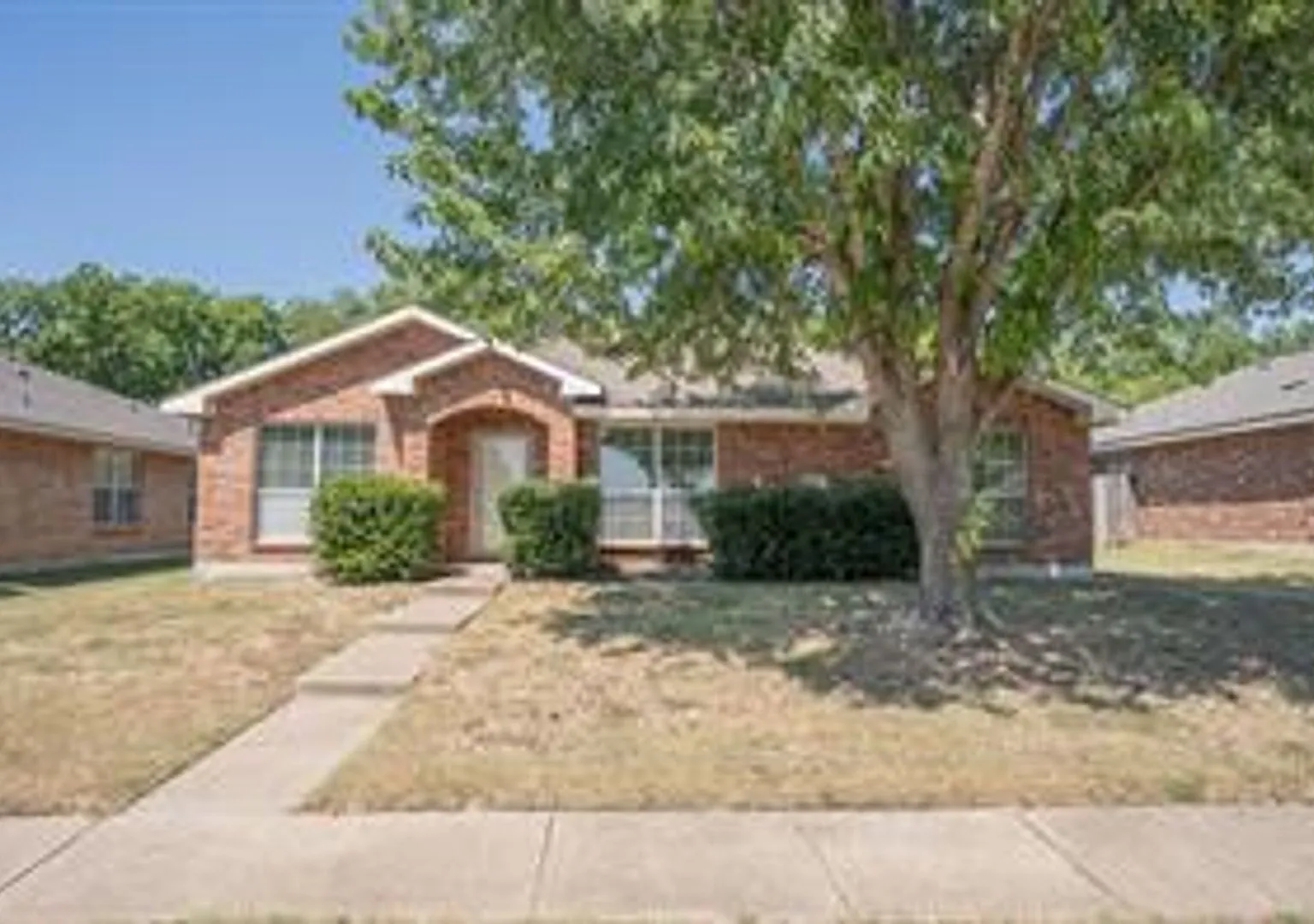 Great home for a great price in Lancaster! — Photo 1