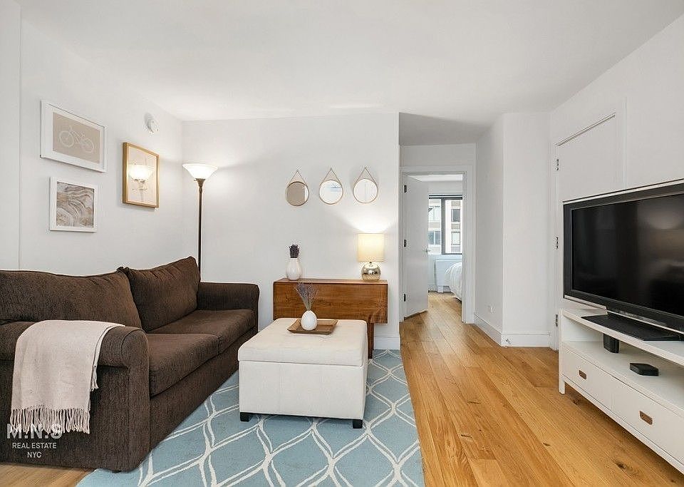 1st image of 230 E 44th St APT 11D