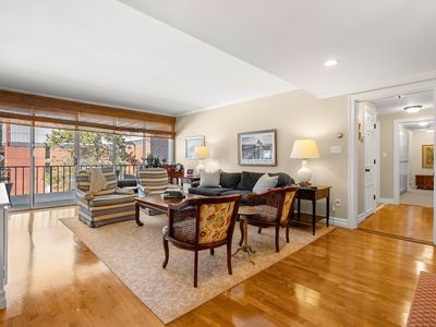 85 Grove St APT 311, Wellesley, MA, 02482