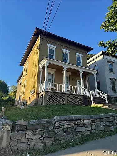 635 E Willow St #2 Photo 1