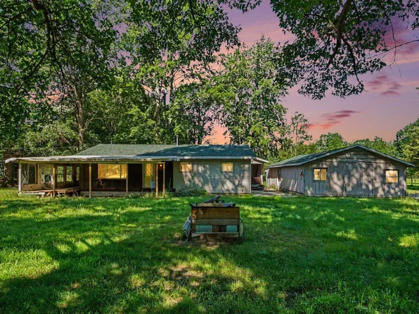 2674 S Five Mile Rd, Midland, MI 48640