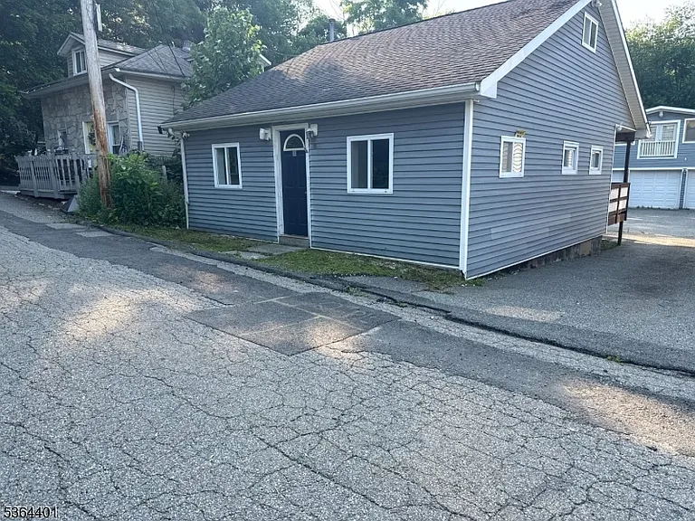 15 Diamond Dr — Photo 1