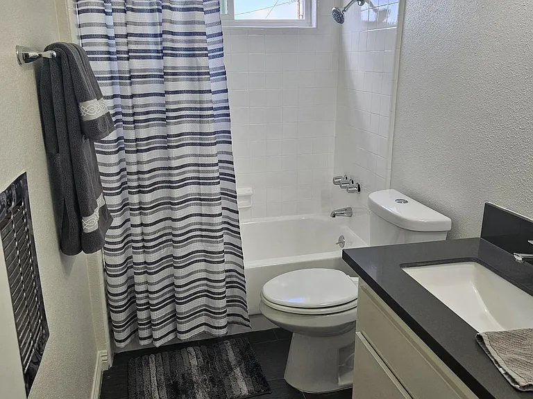 Malibu Apartments — Photo 12