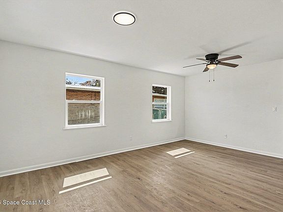 5th image of 604 Wisteria Dr