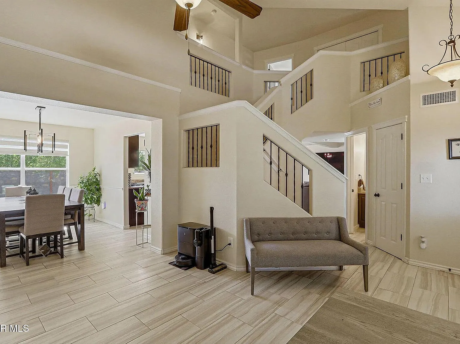 4 bed, 2.5 bath, 2023 sqft, $2,900 — Photo 3