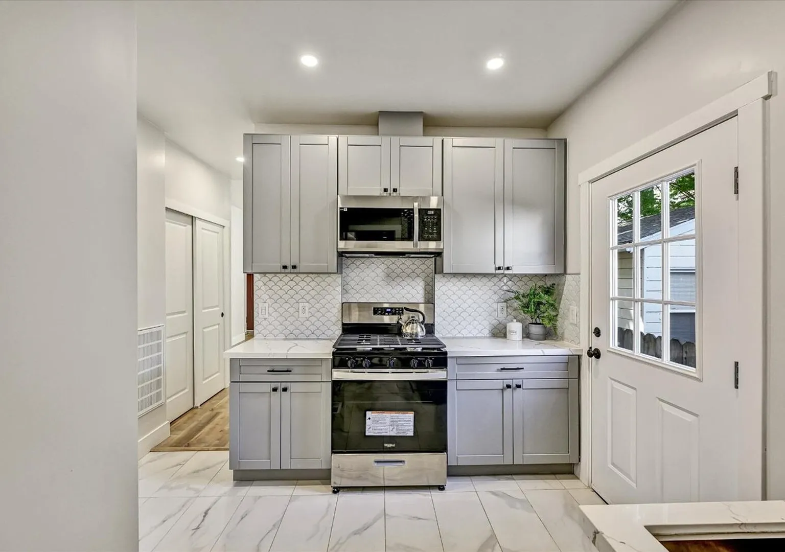 Gorgeous Midtown Sacramento Flat — Photo 4