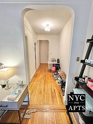 3rd image of 220 E 52nd St APT 3F