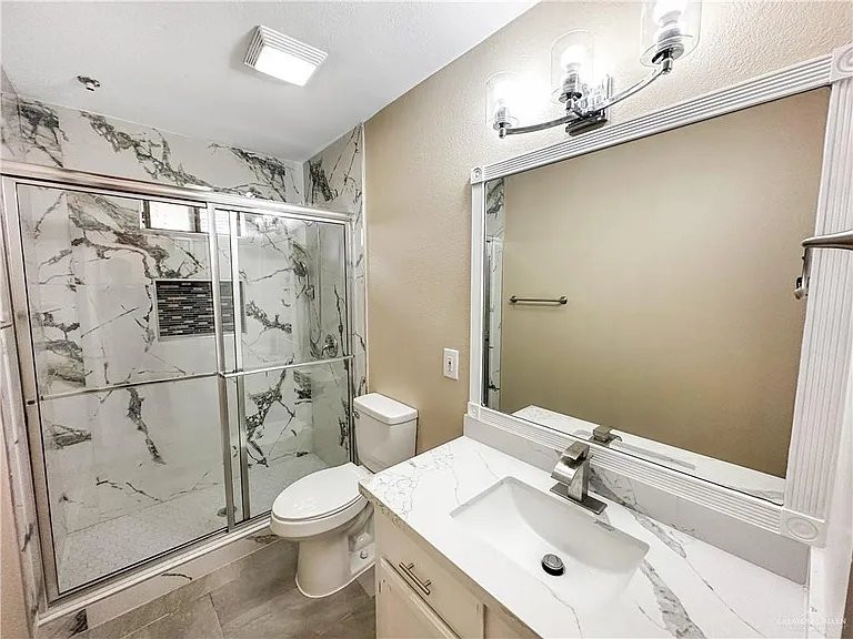 3504 N Champagne Dr — Photo 13