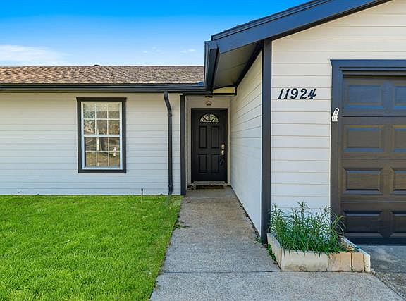 4th image of 11924 Badger Dr