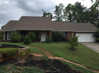 1809 Navarone Cir, Maryville, TN 37804