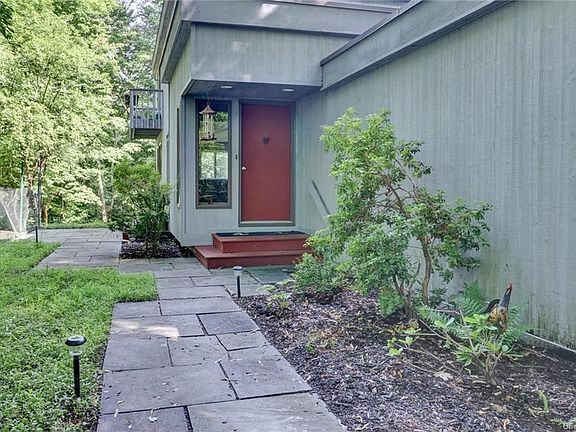 3rd image of 1 Copper Beech Ln