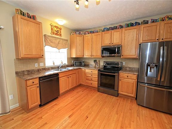 3rd image of 754 Congress Dr