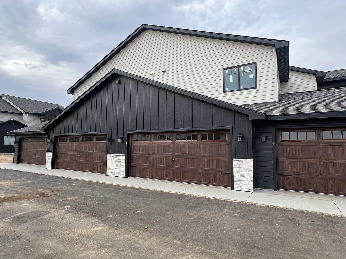 Building Photo - 4859 Woodland Park Dr