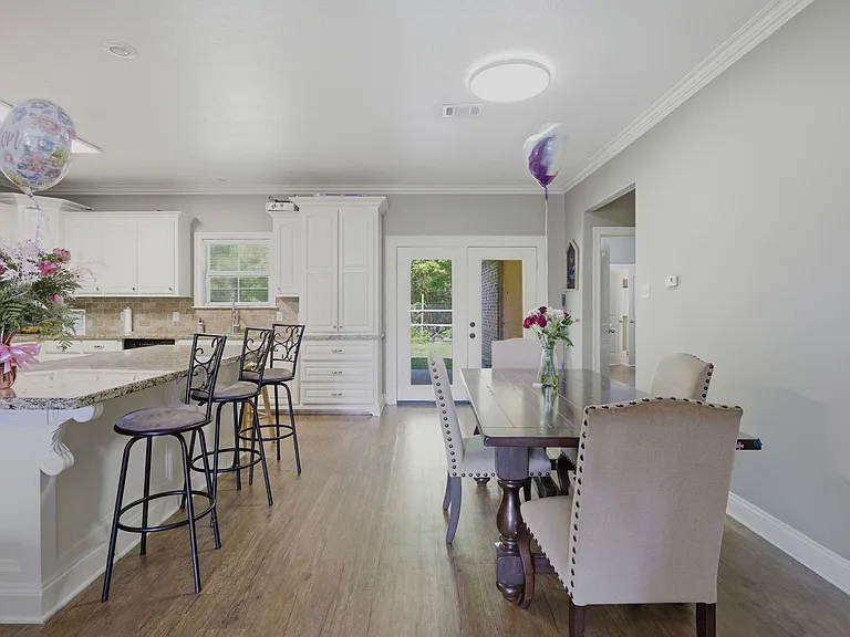 1115 Magdalena Dr — Photo 7