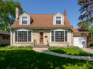 1158 Raleigh Rd, Glenview, IL 60025