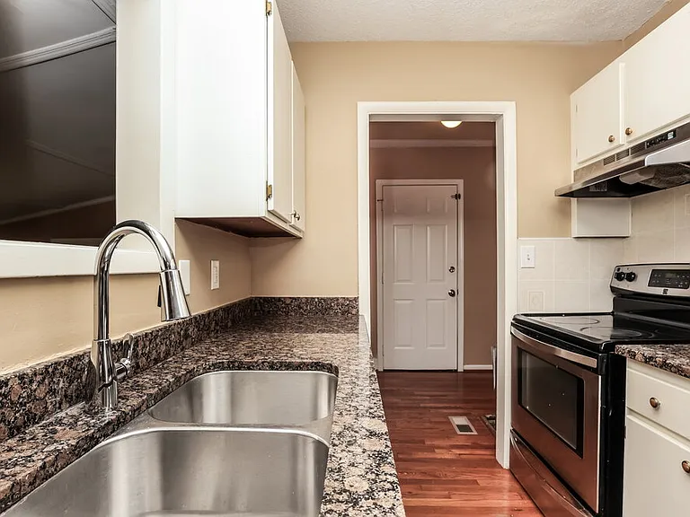 2214 Norman Ave — Photo 6