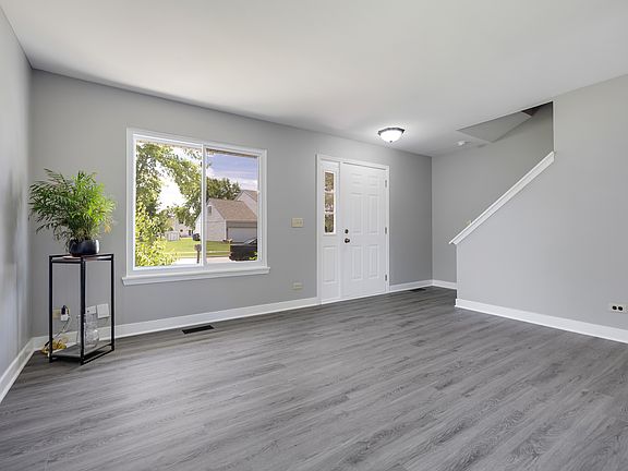 3rd image of 1312 Burke Ln