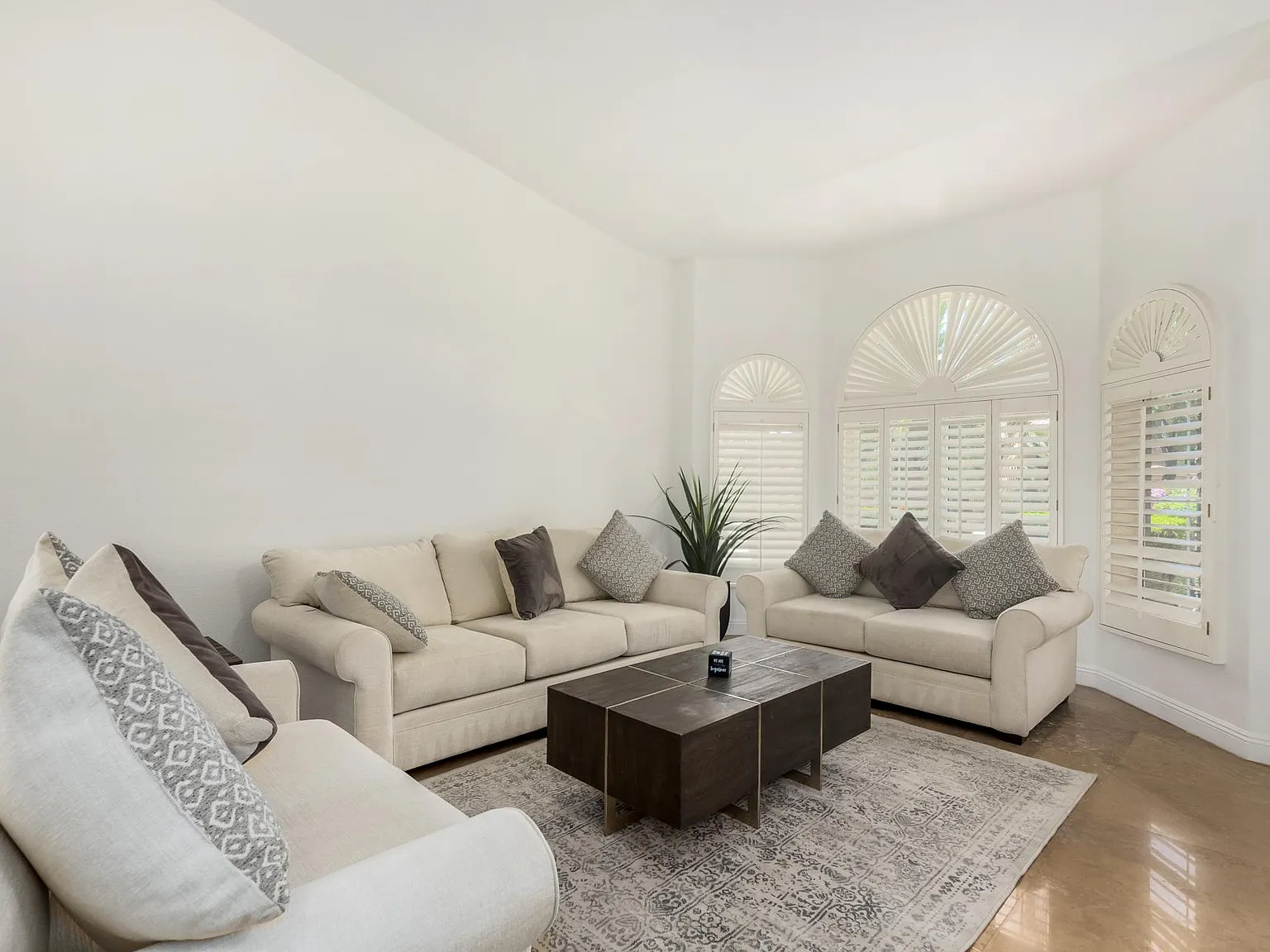 5 bed, 3622 sqft, $6,900 — Photo 4