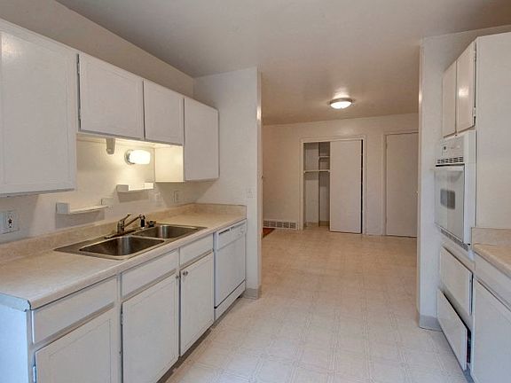 3640 Conifer Court Kitchen