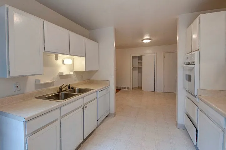 3640 Conifer Court Kitchen