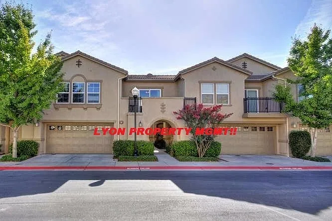 Luxurious Townhome/Condo Living At Its Finest! — Photo 3