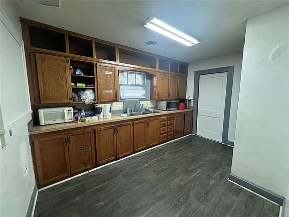 4th image of 1447 55th St