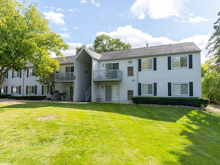 Greyberry Park Apartments — Photo 2