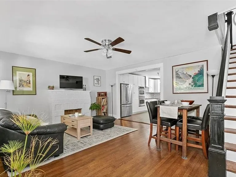 2224 Seminary Ave — Photo 3
