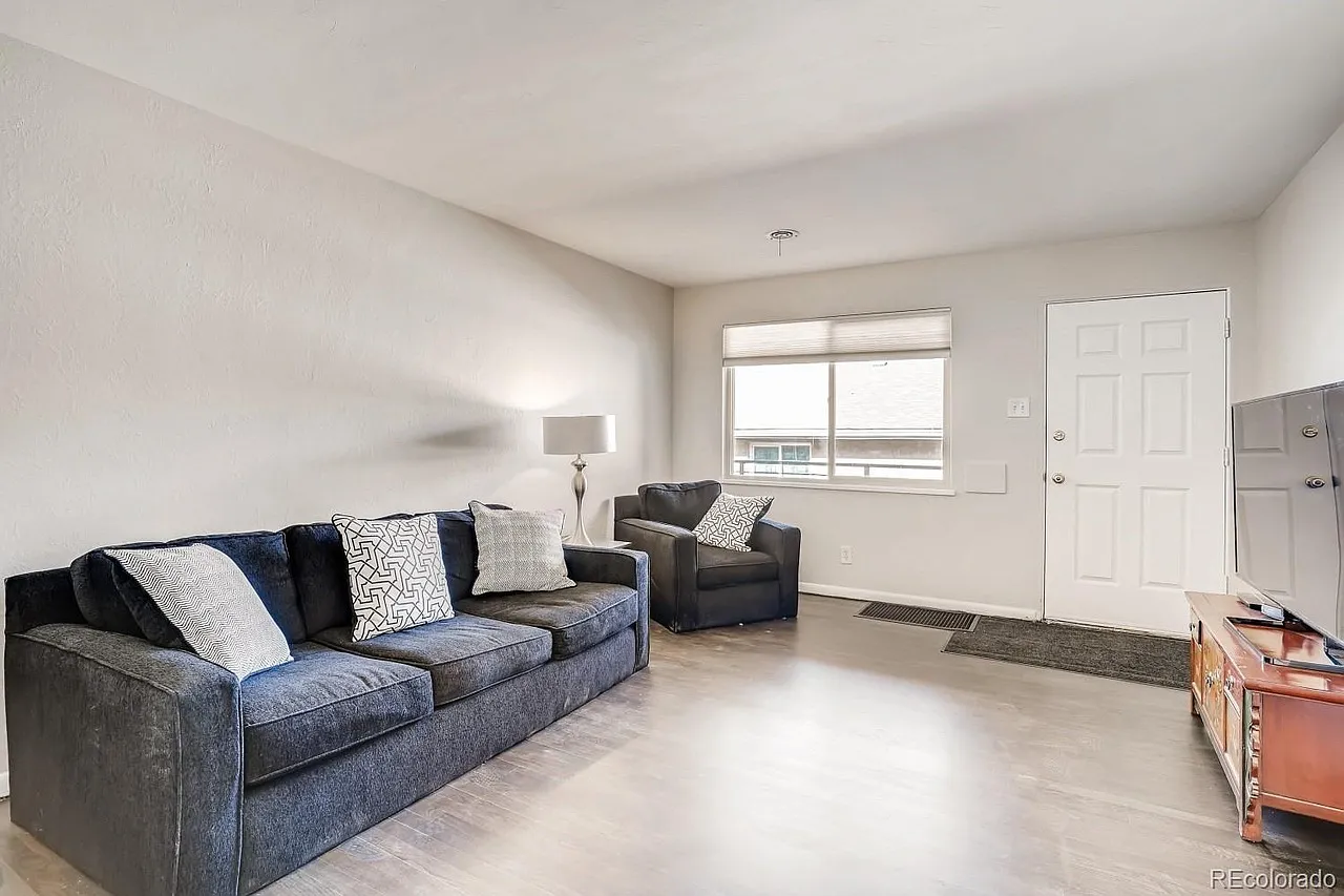 2 bed, 850 sqft, $1,645 — Photo 2