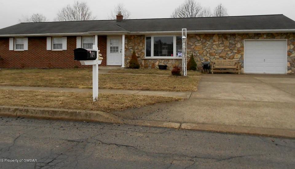 1st image of 109 Falcon Dr