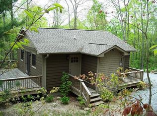 221 Mountain View Dr, Scaly Mountain, NC 28775