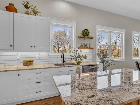 89 Enchanted Ln, Linn Valley, KS 66040