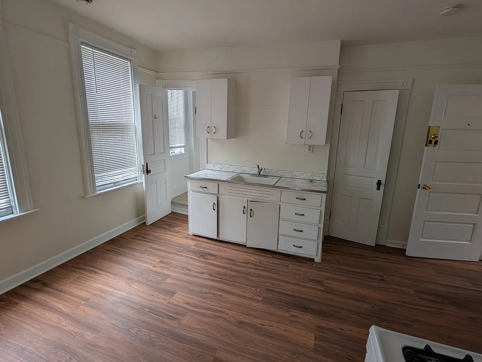 Studio, 500 sqft, $875 — Photo 2