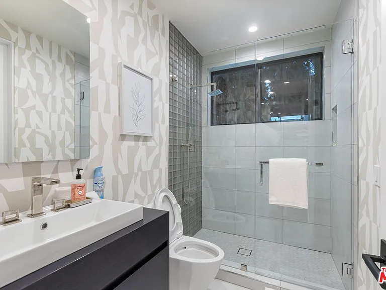 731 N Curson Ave — Photo 48