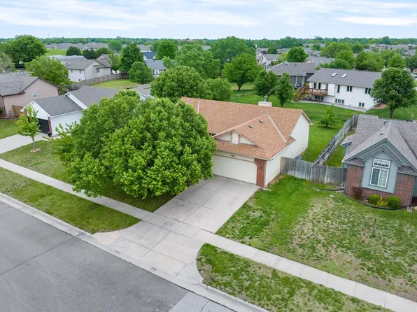 5809 E Pepperwood Cir, Wichita, KS 67220