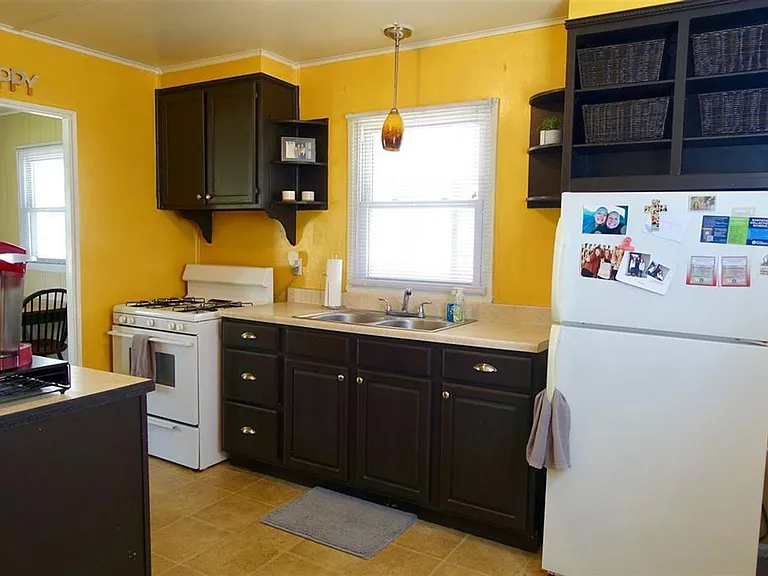 416 S Eastside Dr — Photo 32