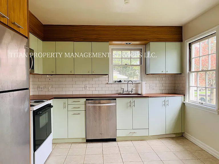 4819 NE 35th Pl #A — Photo 8