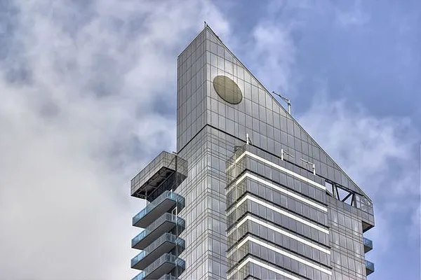 Rented by Compass | media 18