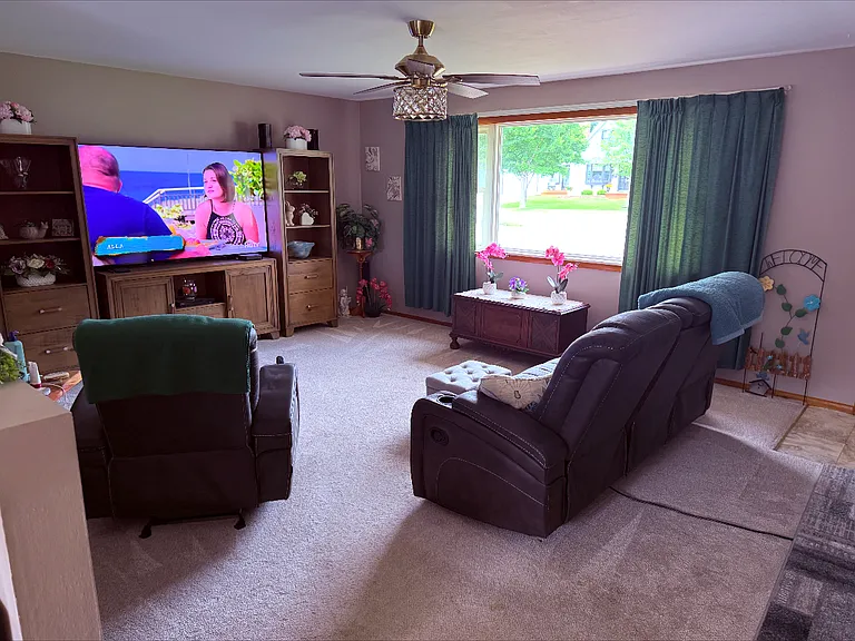 409 Sunshine Dr — Photo 6
