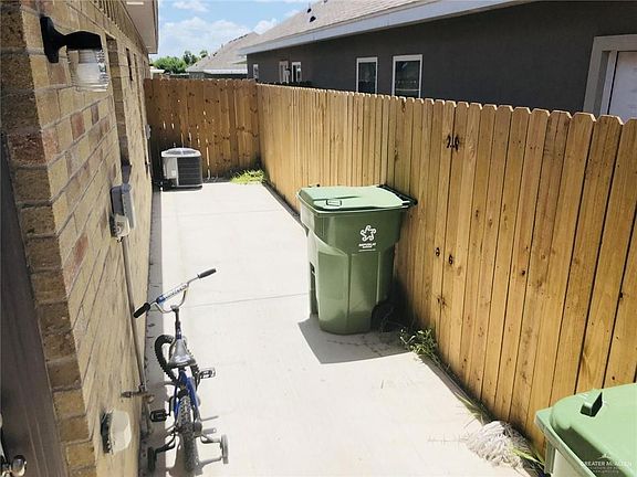 2nd image of 1908 Jackson St #4