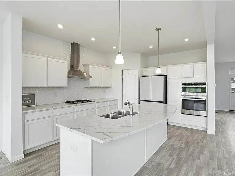 5283 Greenview Ln — Photo 10