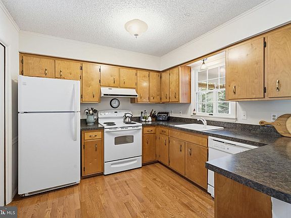 5th image of 5780 Kent Ave